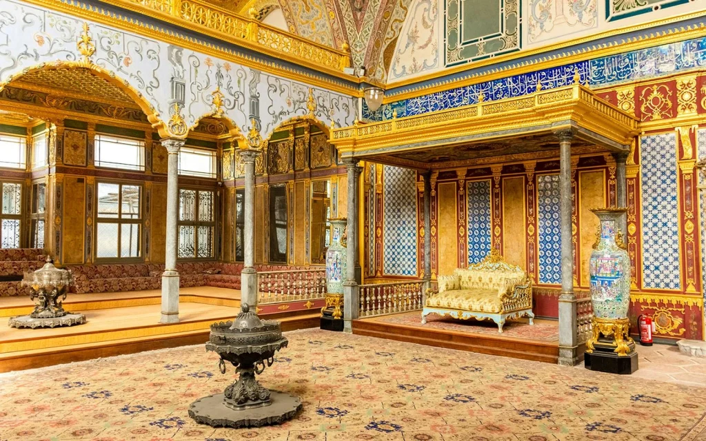 ۳. کاخ توپقاپی (Topkapi Palace)