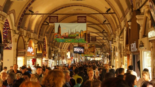 ۱۰. بازار بزرگ (Grand Bazaar / Kapalıçarşı)