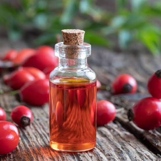 روغن رز هیپ (Rosehip Oil)