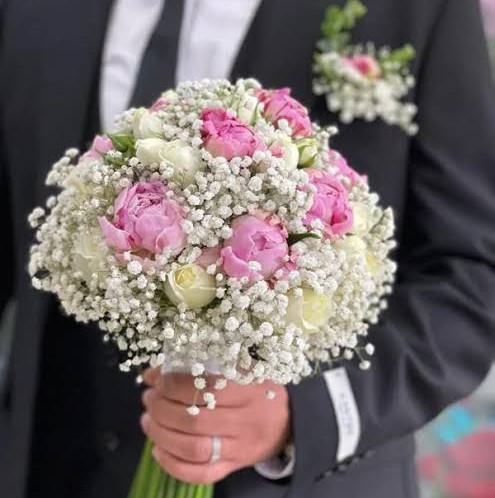 قدم پنجم: با گل‌آرای حرفه‌ای هماهنگ کنید