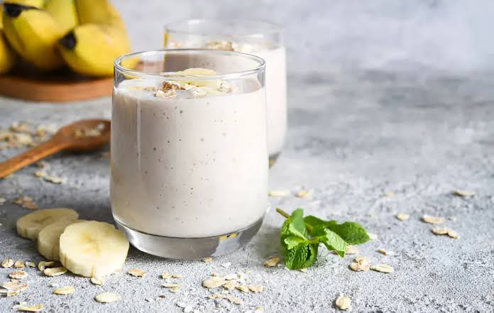 طرز تهیه میلک شیک موز مرحله‌به‌مرحله