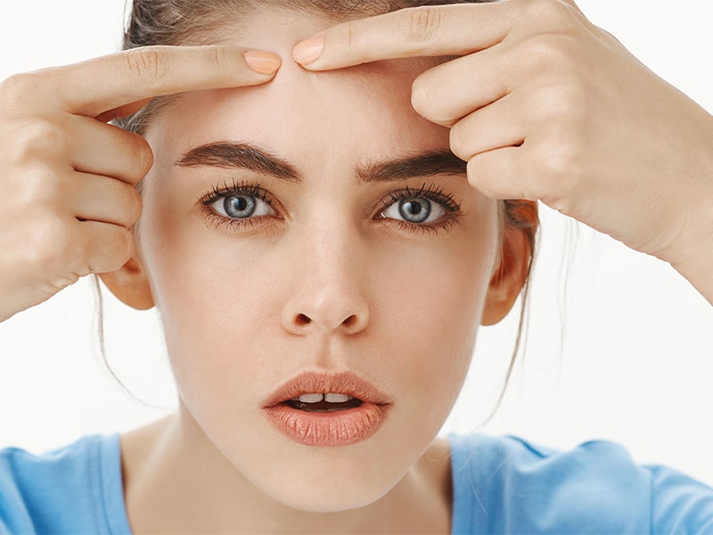 چگونه بفهمیم کرم باعث جوش پیشانی شده است؟
