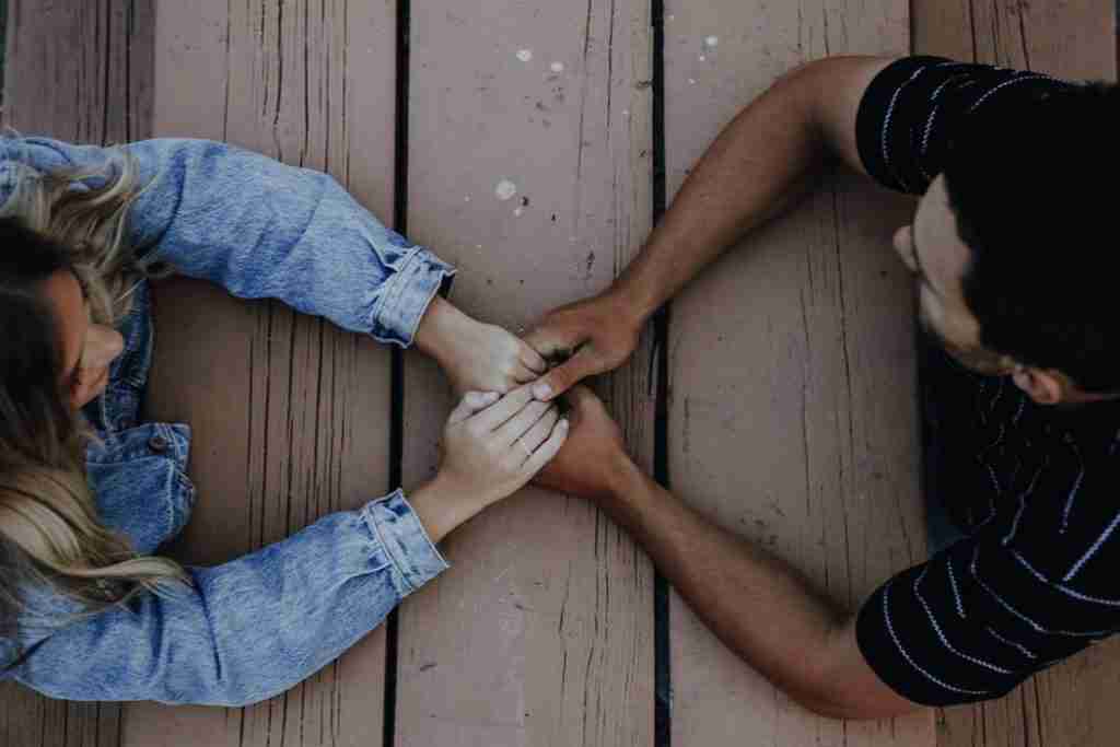 آیا باید برای جلوگیری از خیانت تمام خواسته‌های همسر را انجام دهیم؟